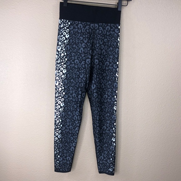 Ultracor | Black and Gray Leopard Print Leggings 25” | Womens Size Small - Picture 1 of 4